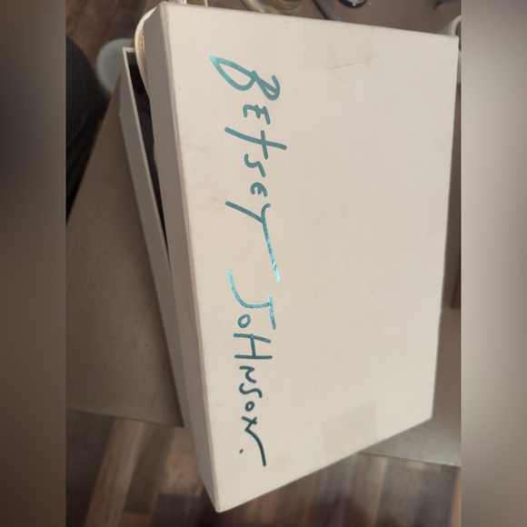 Betsey Johnson Women's Clark Pump, Ivory, 9.5 Wide- wore once basically new - Picture 5 of 11